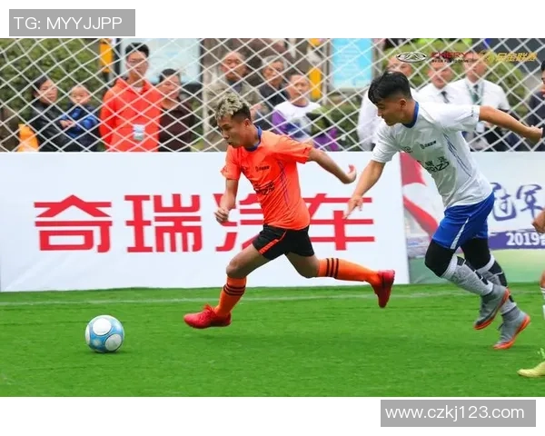 杭州足球队在城市联赛中以71分稳居榜首展现强劲实力 杭州足球队在城市联赛中以71分稳居榜首展现强劲实力