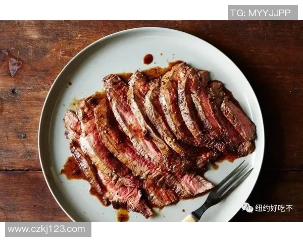 足球明星与撒盐哥共聚一堂享受美味烤肉的欢乐时光