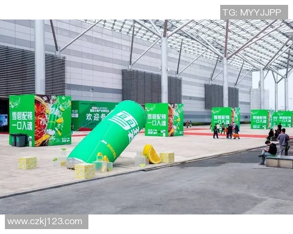 足球明星携手雪碧展现激情与活力引领年轻潮流新风尚