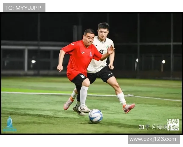 足球明星街头风采尽显瞬间捕捉让你感受他们的魅力与激情